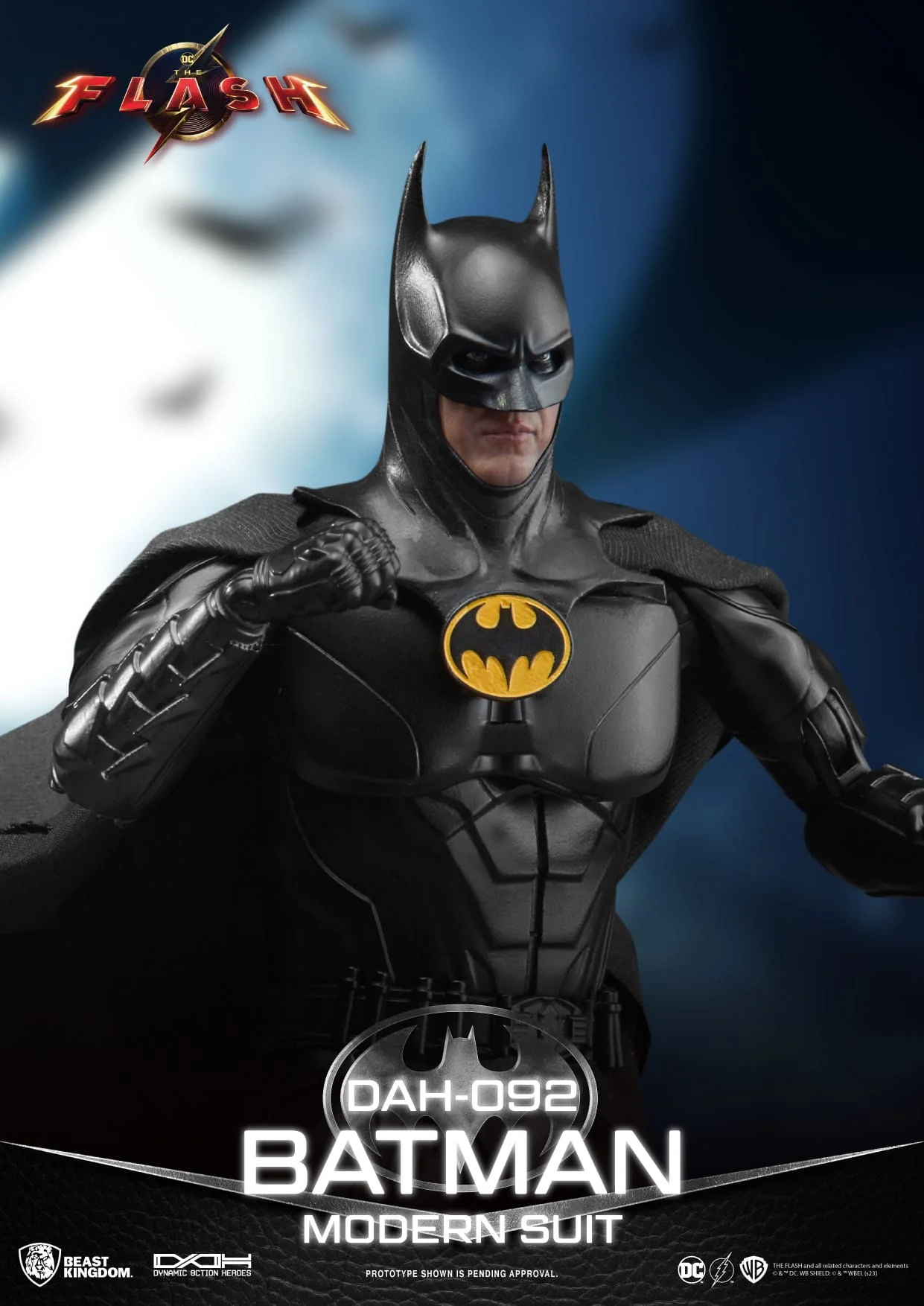 Batman Modern Suit - Dynamic 8ction Heroes - Beast Kingdom Toys - Image 4