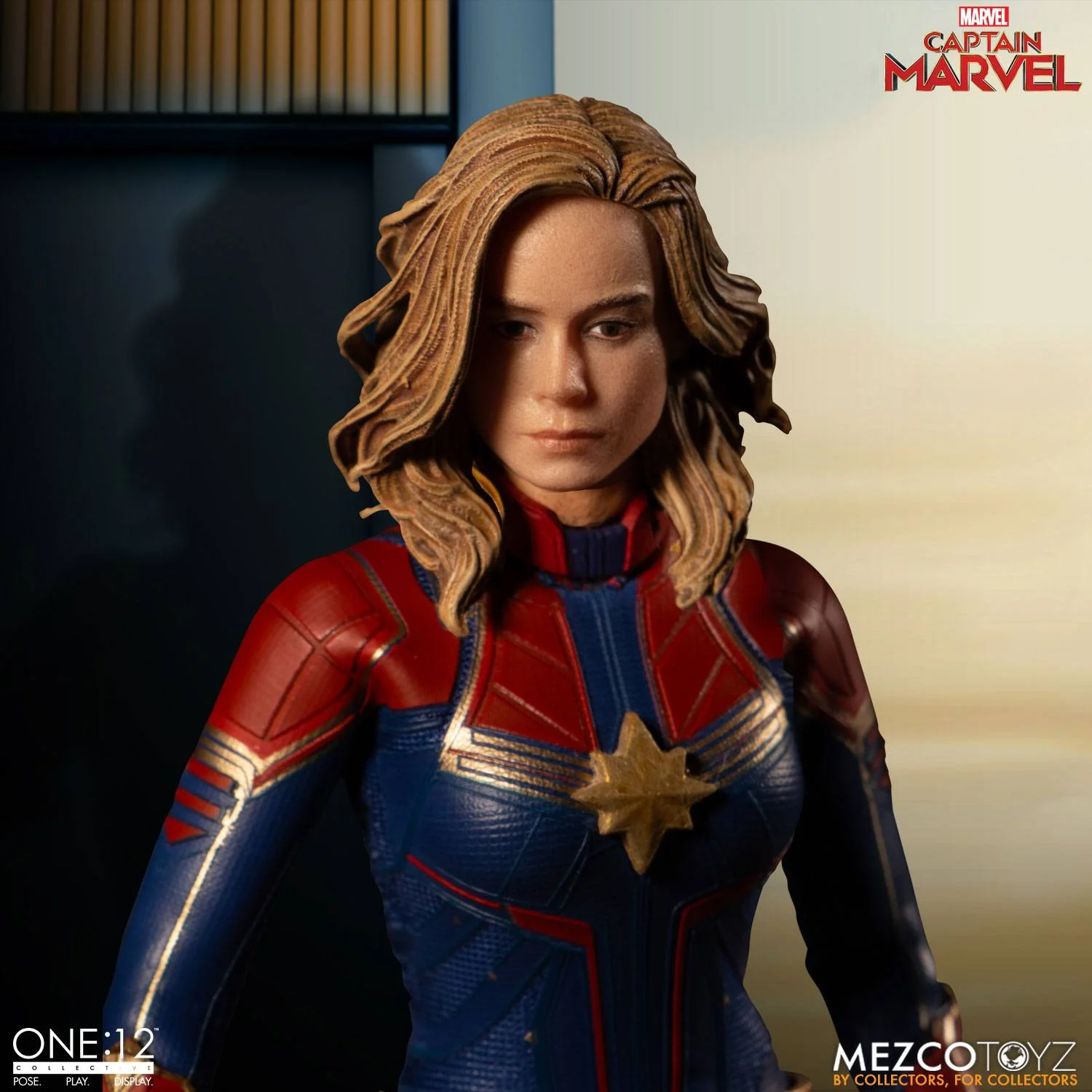 Captain Marvel Actionfigur von Mezco - Image 2