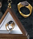 Harry Potter Replik Lord Voldemorts Horkrux Ring (vergoldet) - Beschädigte Verpackung - Image 2