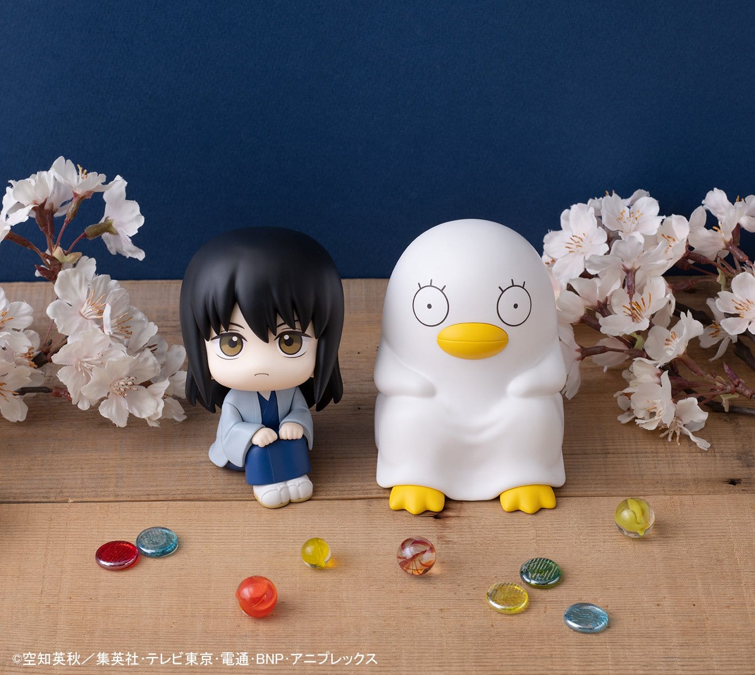 Kotaro Katsura & Elizabeth Look Up MegaHouse (with gift)