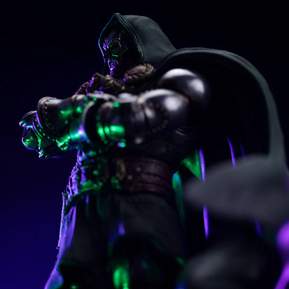 The Infinity Gauntlet Marvel Legends Diorama Art Scale Statue Doctor Doom - Image 6